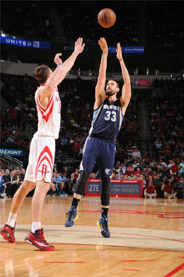 双塔轰90分遭绝杀!约基奇61+三双,威少致命犯规,华子太像科比.