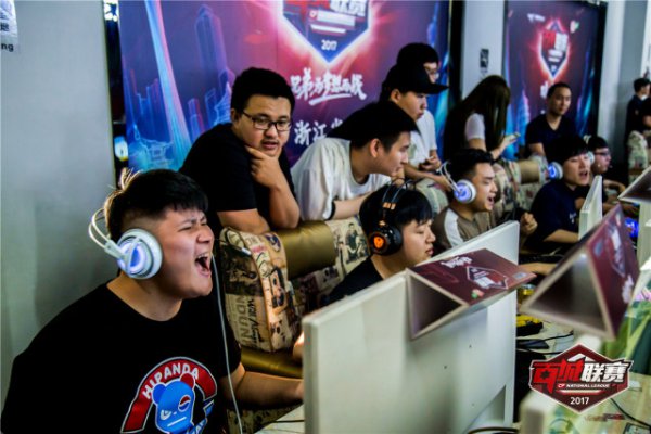 场上能够踢 场上能够踢